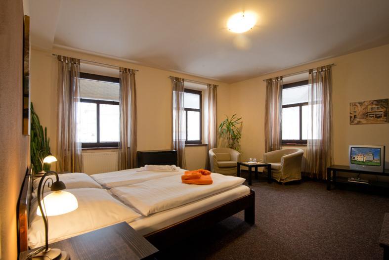 Hotel U Zlateho Byka Писек Экстерьер фото