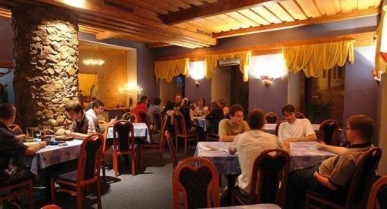 Hotel U Zlateho Byka Писек Экстерьер фото